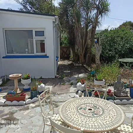 The Ferry Boat בית הארחה