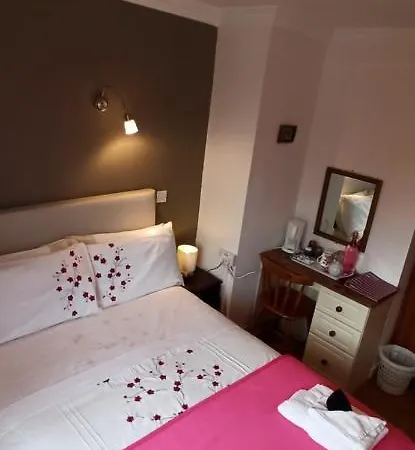 The Ferry Boat בית הארחה