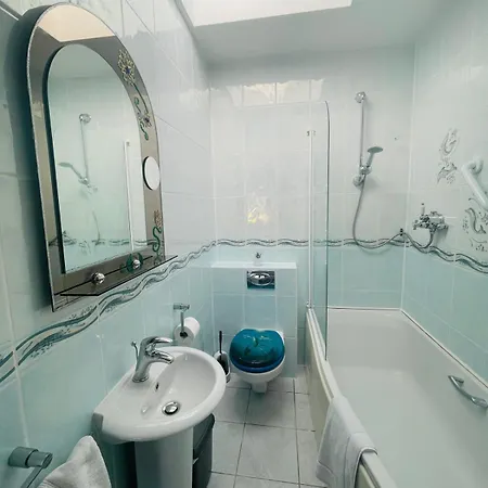 The Ferry Boat בית הארחה פורטמגי