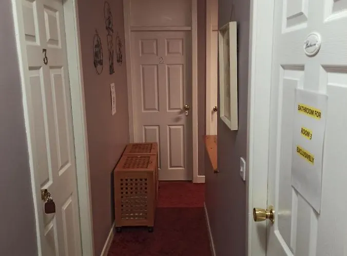 ザ フェリー ボート ゲストハウス 3*