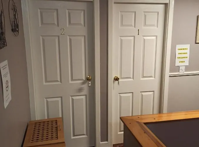 ザ フェリー ボート ゲストハウス 3*